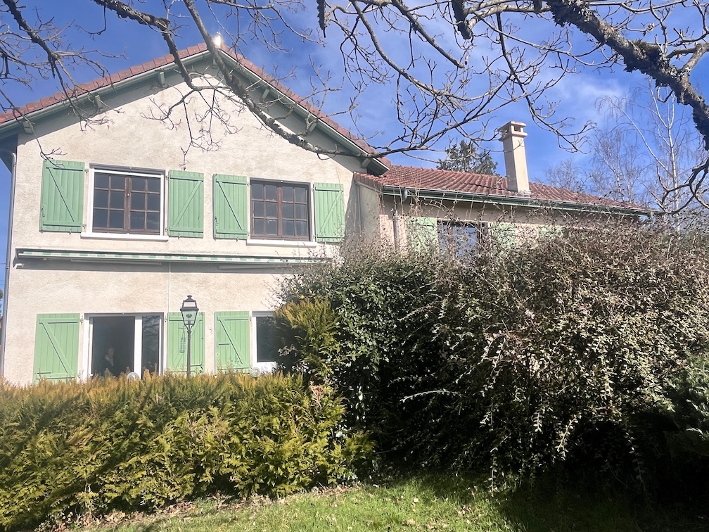 Villa sur les hauteurs de Serbannes