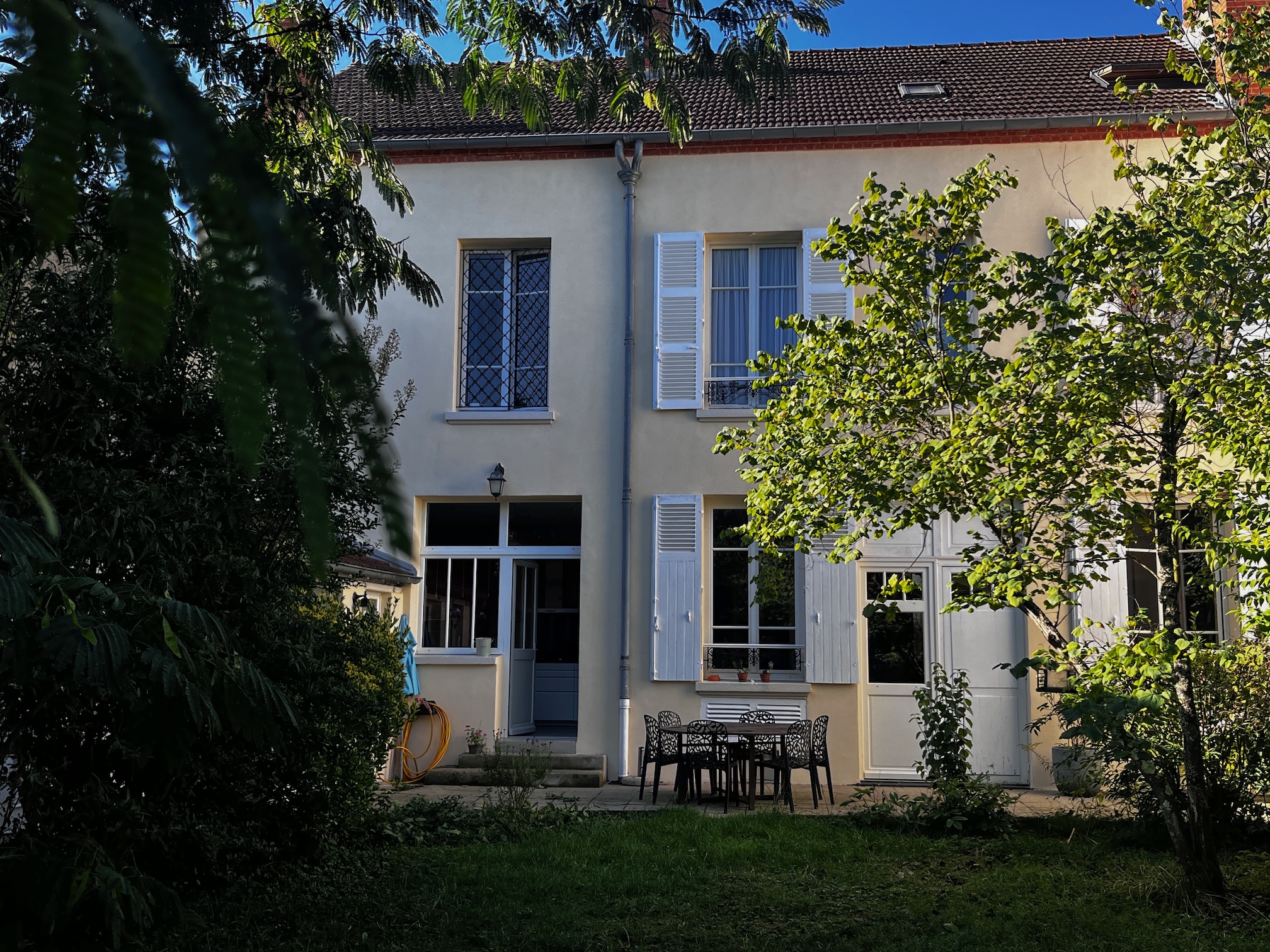 Demeure de caractère avec jardin et garage