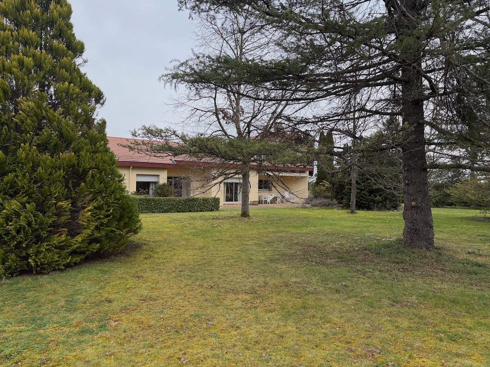 Villa d&rsquo;architecte dans un quartier résidentiel sur les hauteurs de Vichy