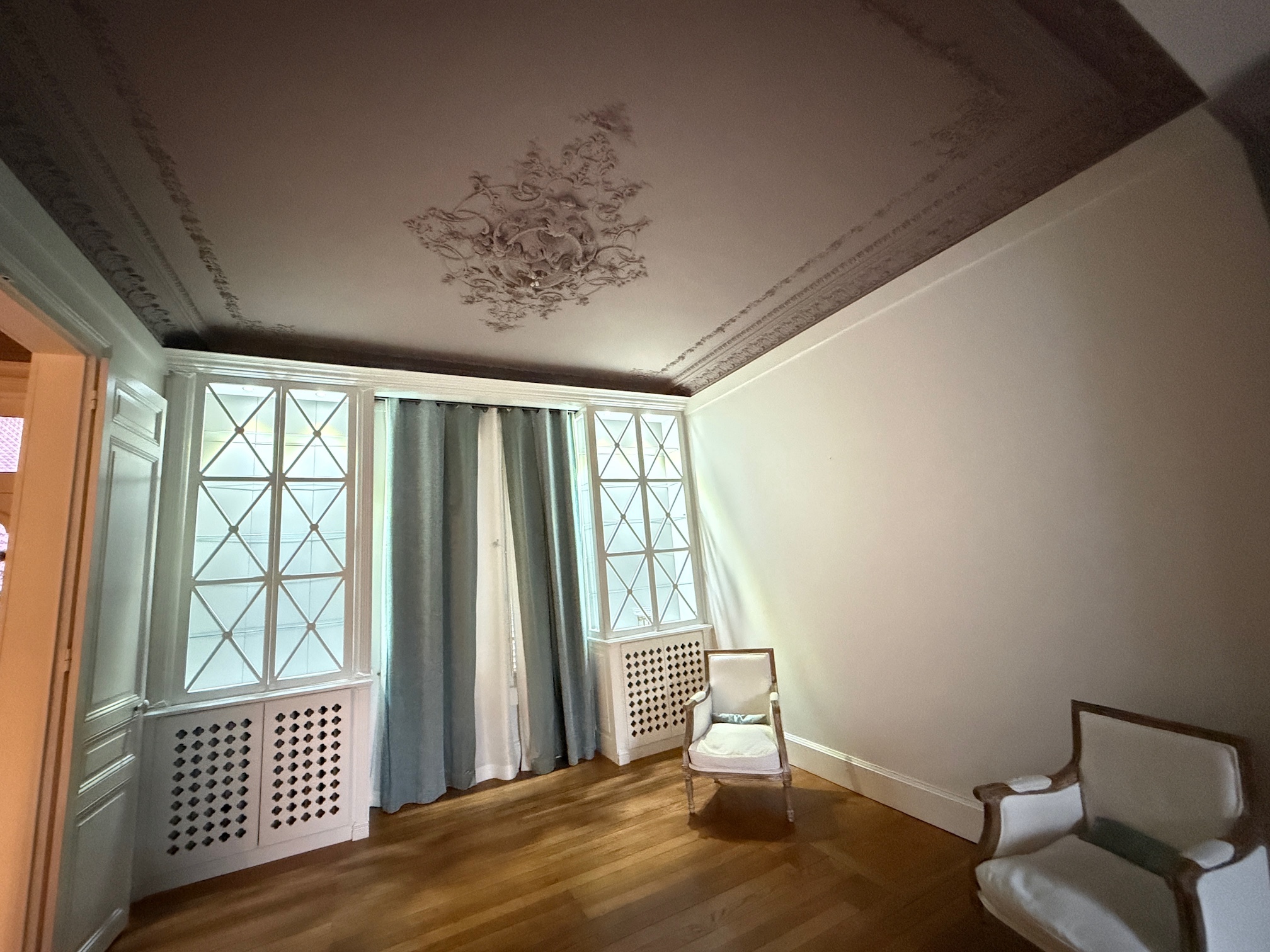 Splendide demeure d&rsquo;époque avec garage et extérieurs